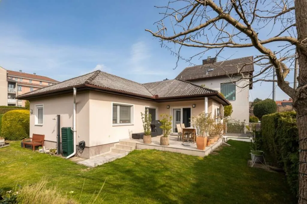 Geschmackvoll sanierter Bungalow an der Liesing in Rodaun - Ansicht 2