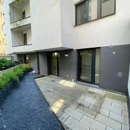 Terrasse und Balkon, 4 zentrale Zimmer in Ruhelage, Neubau inkl. Garagenplatz