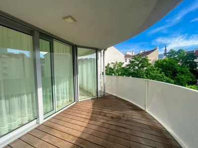 Repräsentative 5-Zimmer-Wohnung mit sonnigem Balkon & Garagenstellplatz – Bild 3
