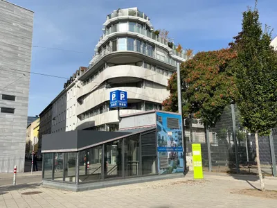 Repräsentative 5-Zimmer-Wohnung mit sonnigem Balkon & Garagenstellplatz – Bild 2