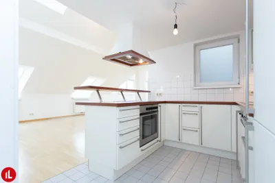 Loftartiges Wohnen im Dachgeschoss | großzügige 2 Zimmer im 18. Bezirk – Bild 3