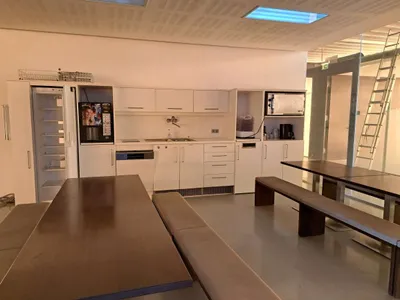 Gewerbeimmobilie mieten in Vöcklabruck – 4 437 m², € 20.000 – Bild 3 von 4