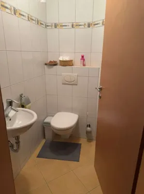 9-Zimmer-Haus mieten in Eferding – 250 m², € 2.000 – Bild 8 von 12