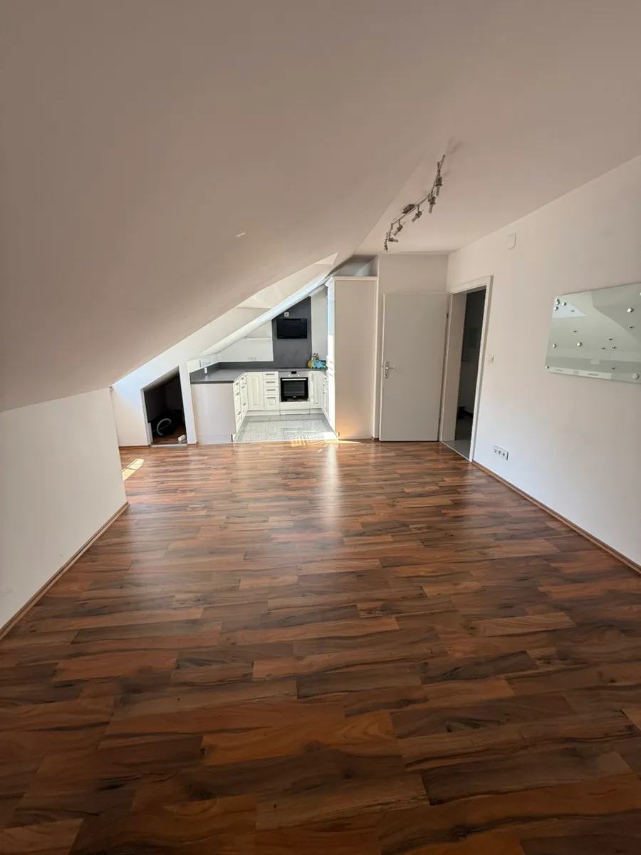 Hochwertige, helle 2-Zimmer-Wohnung in Badener Stadtvilla - Grünblick, Parkplatz inklusive & Bahnhofsnähe, Baden