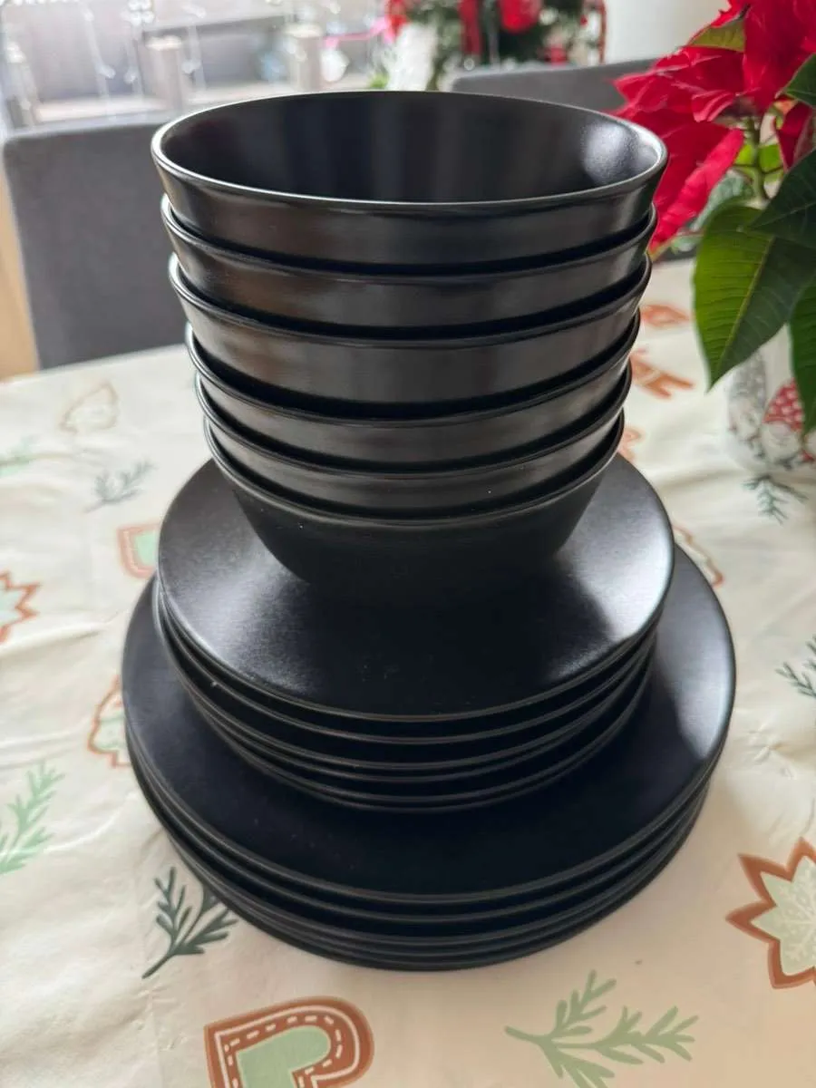 IKEA Teller-Set, schwarz, 18-teilig - unbenutzt, € 25,- (1100 Wien)