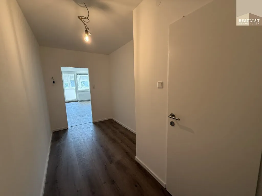 ERSTBEZUG-1-Zi-Whg mit großer Loggia und 12 m² großem Kellerabteil - Ansicht 2