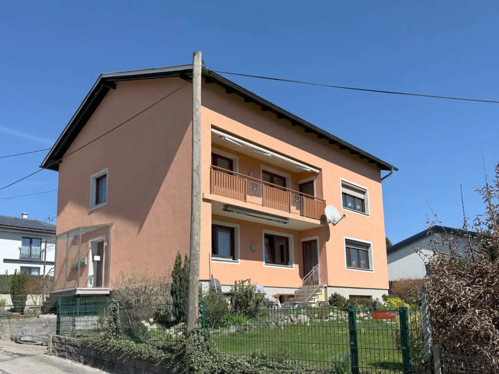 Für Anleger oder Eigennutzer: Gepflegtes Wohnhaus mit 3 Einheiten - View 3