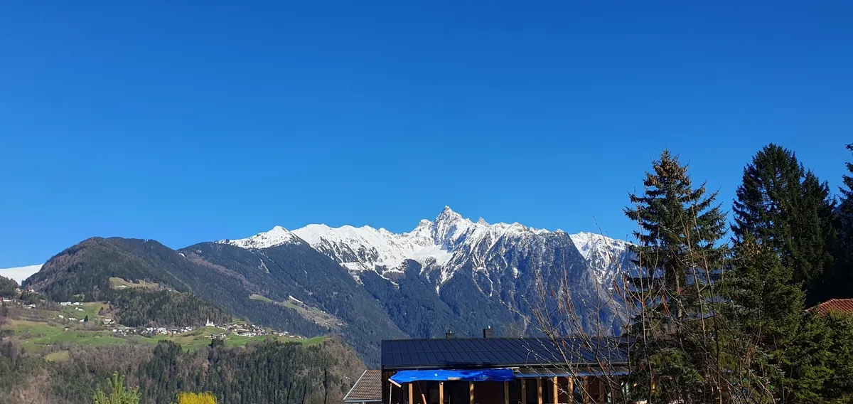Baugrund mit kleinem Freizeitwohnsitz und schöner Aussicht! - Ansicht 2