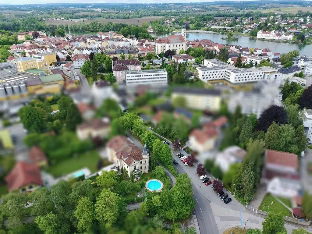 Jahrhundertwende Villa - Ansitz in Schärding - 350 m² Wohnfläche, 1.311 m² Grund, Pool - Ansicht 2