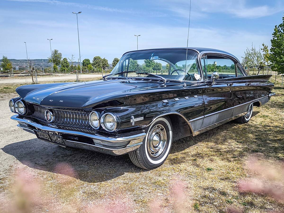 Buick Electra 225 Riviera "Wildcat" 6-Window Sedan