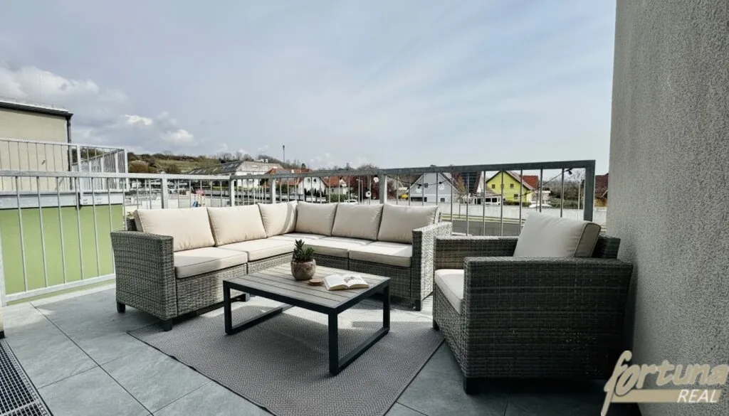 Traumhafte DG-Wohnung: Erstbezug mit OST Terrasse! - Ansicht 2