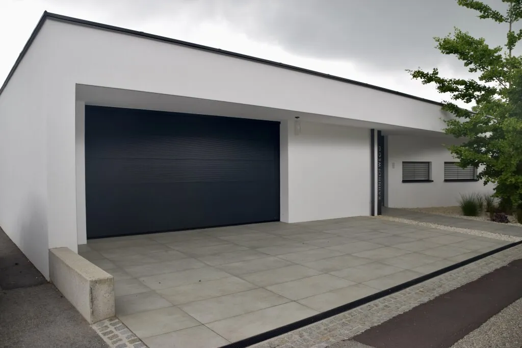 Traumhafter Bungalow mit beheizbaren Pool und Doppelgarage - Widok 2