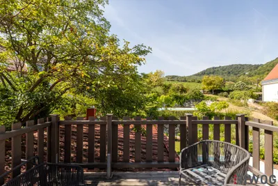 Luxus-Dachgeschoss 186,02 m² mit Terrasse, Designer-Inselküche & Spa-Bad - Weinbergblick + Poolnutzung - Voll möbliert – Bild 2