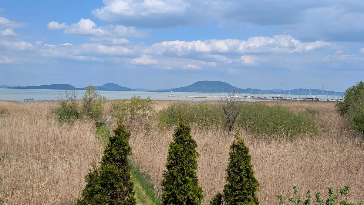 Balaton / Plattensee - Exklusives Wohnhaus direkt am Wasser mit Privatufer in Ungarn - View 2