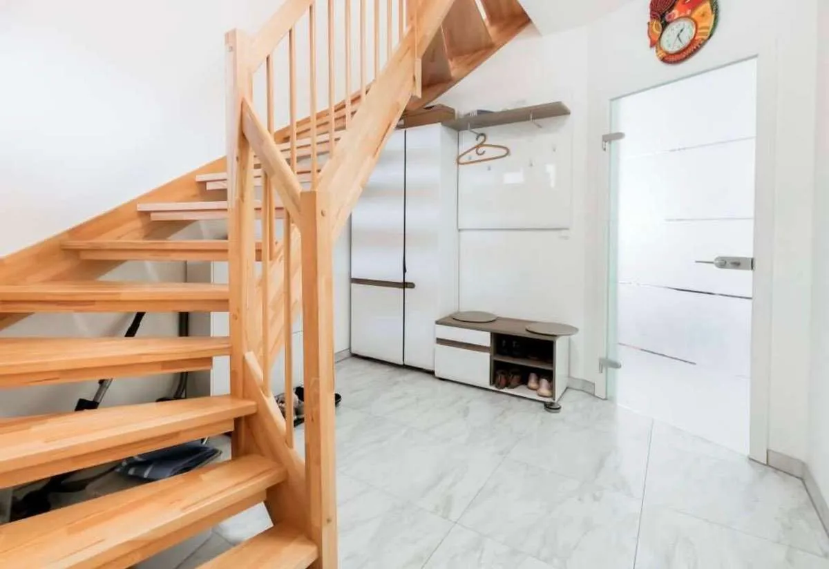 Top Ausgestattete Maisonette Wohnung(Ziegelmassiv) in Graz Strassgang inklusive Parkplätze - Ansicht 3