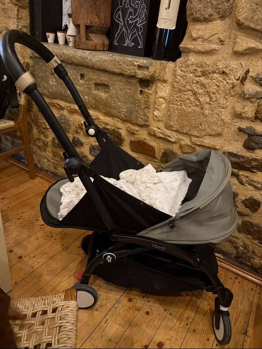 Stokke YOYO 3 Buggy + Neugeborenenset (White / Olive),  400,- (8055  Puntigam) - willhaben