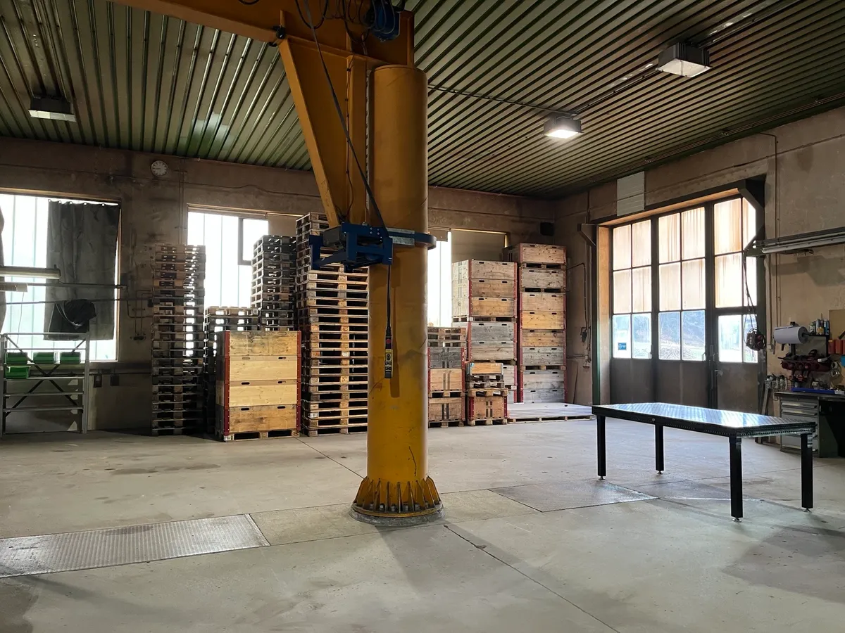 Gewerbehalle / Werkstatt / Lagerhalle / Stellplätze zu vermieten - Ansicht 2