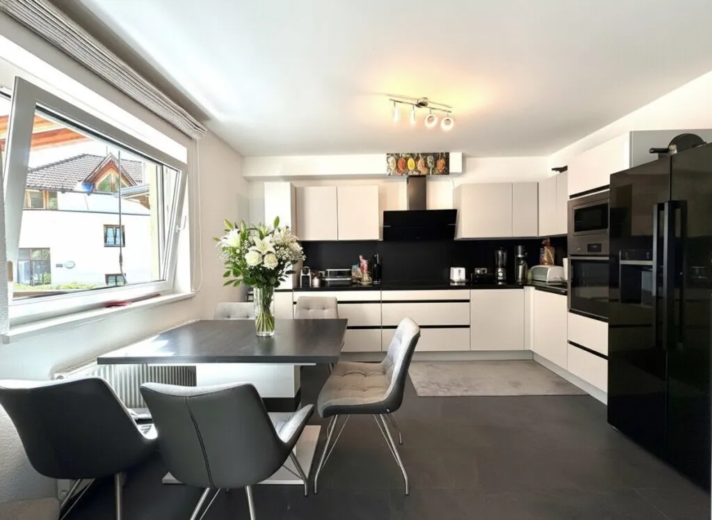 Wattens: Naturnahe 3-Zimmerwohnung mit sonniger Terrasse (ca. 9 m²), großem Kellerabteil & Tiefgaragenabstellplatz in ruhiger Lage - Ansicht 3