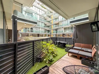 The Ambassy - Exklusives Wohnen direkt beim Stadtpark - voll möblierte Stadtwohnung mit großzügiger Terrasse – Bild 2