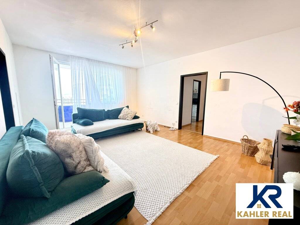 Traumhafter Weitblick über St. Pölten - helle Wohnung mit 2 Loggien - Ansicht 3
