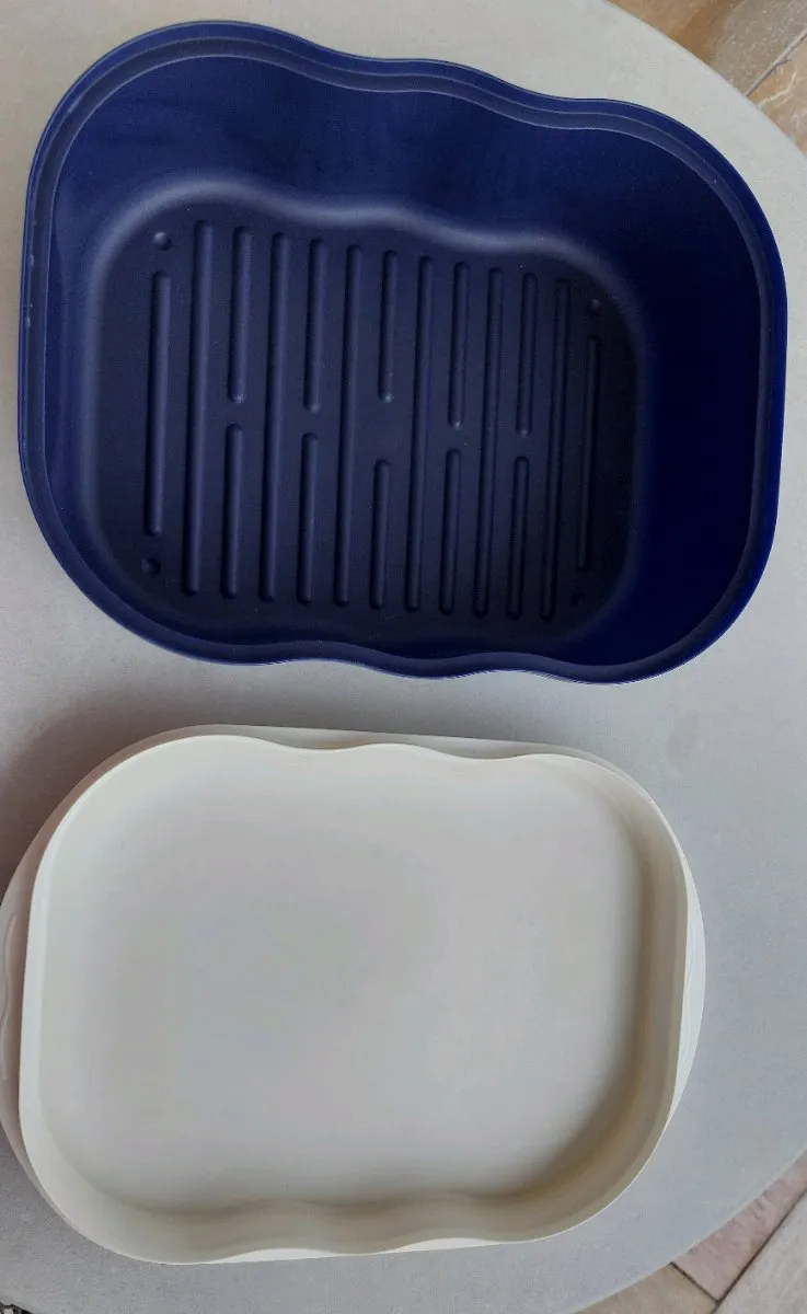 Große Brotdose mit Deckel von tupperware in blau weiß, € 35,- (4595 Waldneukirchen)
