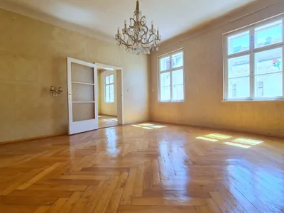 Renovierungsbedürftige großzügig angelegte 3 Zimmer Wohnung – Bild 3