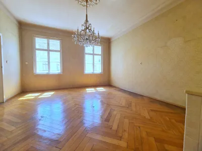 Renovierungsbedürftige großzügig angelegte 3 Zimmer Wohnung – Bild 2