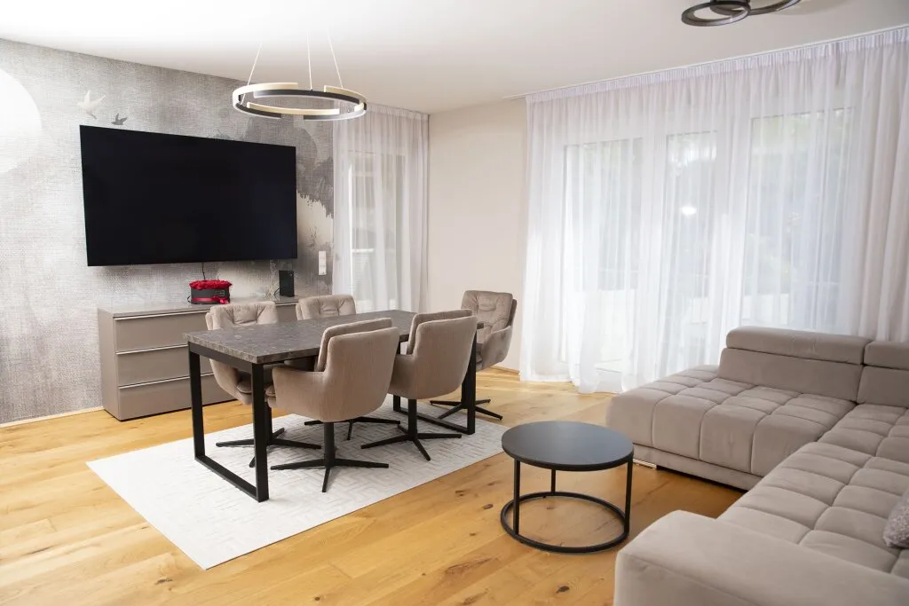 Luxury Living zwischen Bahnhof und Innenstadt | Exklusiv möbliert | Sofort bezugsfertig | Freier Grünblick | Loggia - Ansicht 3