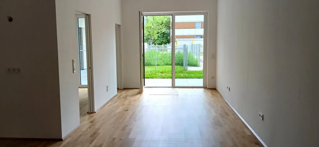 NEUBAU - ERSTBEZUG - Top 2a - Wunderschöne 2 Zimmerwohnung mit kleinem Garten, Terrasse und einem eigenen Tiefgaragenplatz, Wels