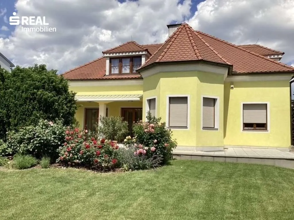 Traumhaus in Göllersdorf: Gepflegte 8 Zimmer-Oase mit großem Garten und Garage! - Ansicht 2