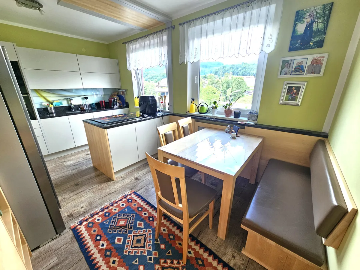 Geschmackvoll, mit Tischlermöbeln ausgestattete 2 - Zimmerwohnung mit Loggia zum Wohlfühlen! - Ansicht 3