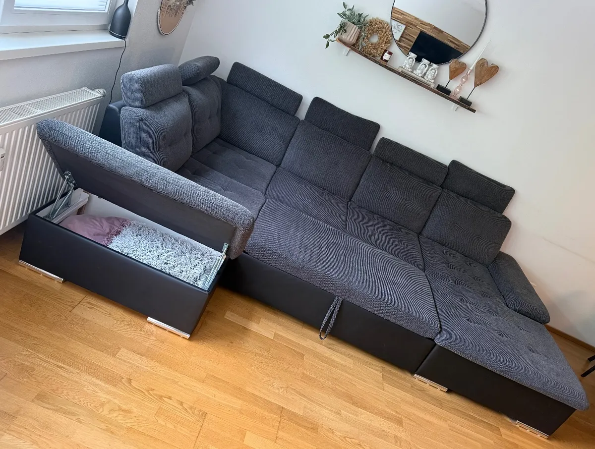 Wohnlandschaft/ Couch in Grau, mit Schlaffunktion, gebraucht wie neu., € 650,- (5710 Kaprun)
