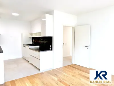 ERSTBEZUG nach Renovierung - 3 Zimmer Wohnung mit Loggia nahe Donau – Bild 3