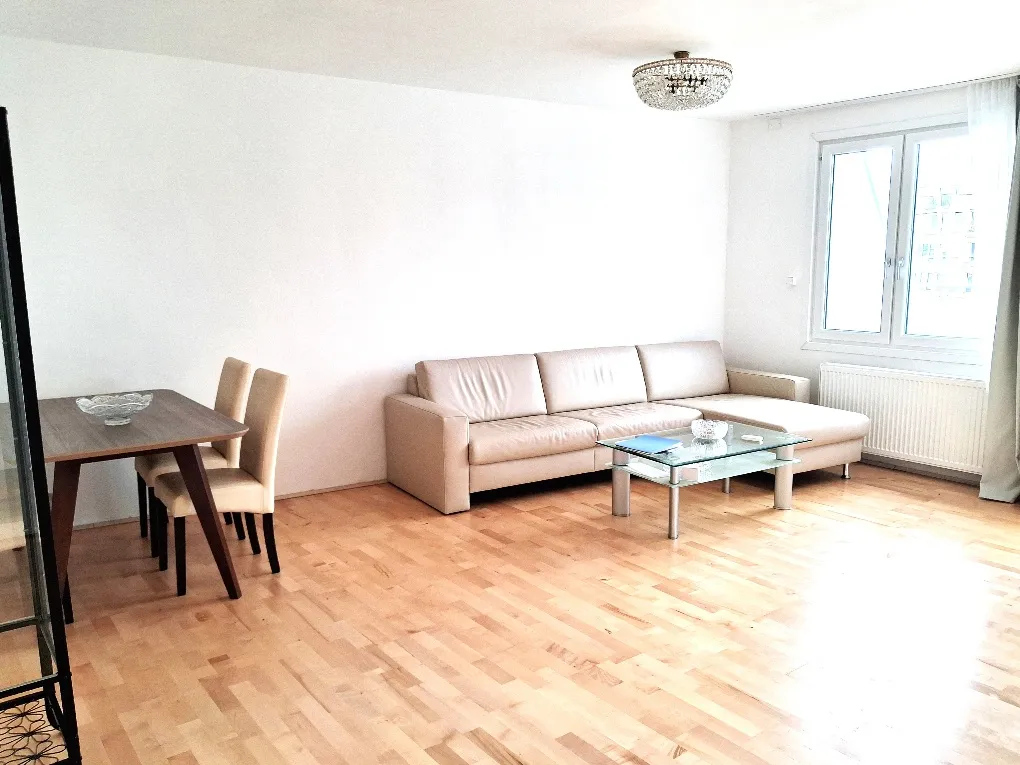 3-Zimmer-Dachgeschosswohnung, klimatisiert & WG-geeignet, Bahnhof und U-Bahn Nähe - Widok 2