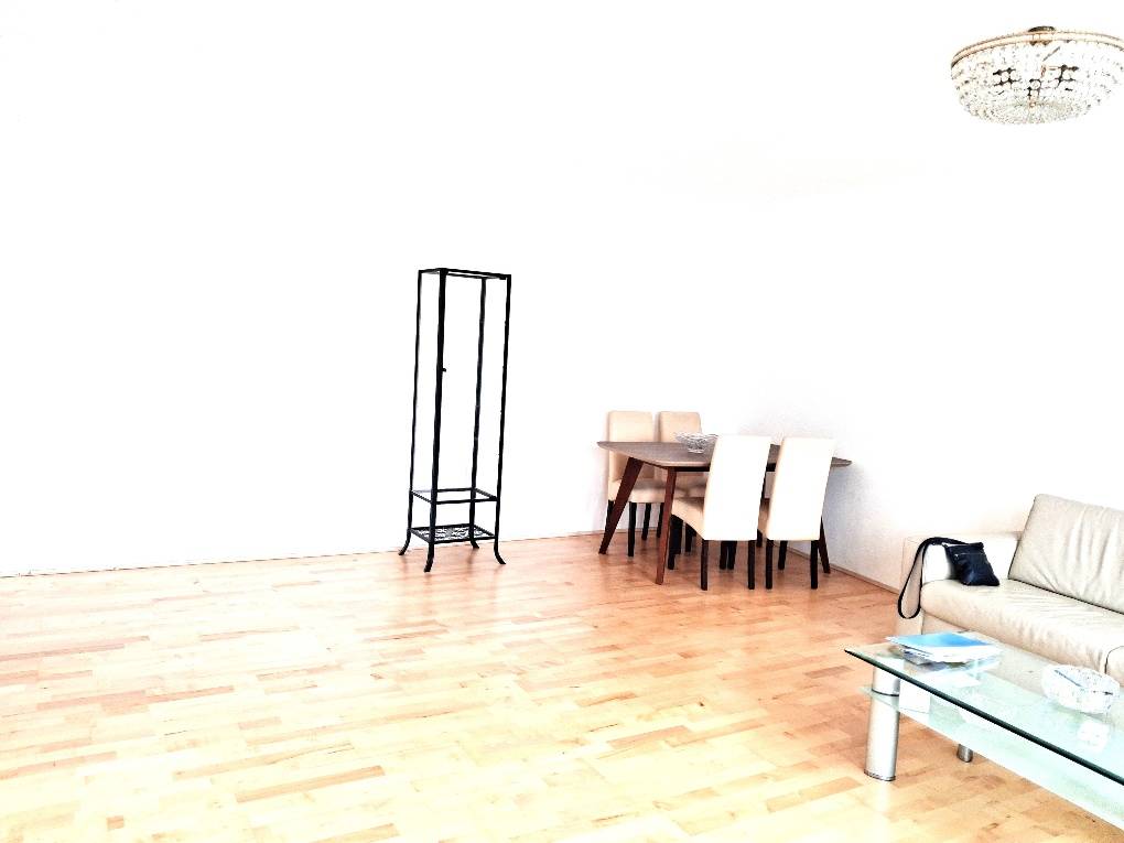 3-Zimmer-Dachgeschosswohnung, klimatisiert & WG-geeignet, Bahnhof und U-Bahn Nähe, Wien