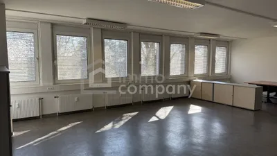 1-Zimmer-Gewerbeimmobilie mieten in Wiener Neustadt Land – 90 m², € 730 – Bild 8 von 9