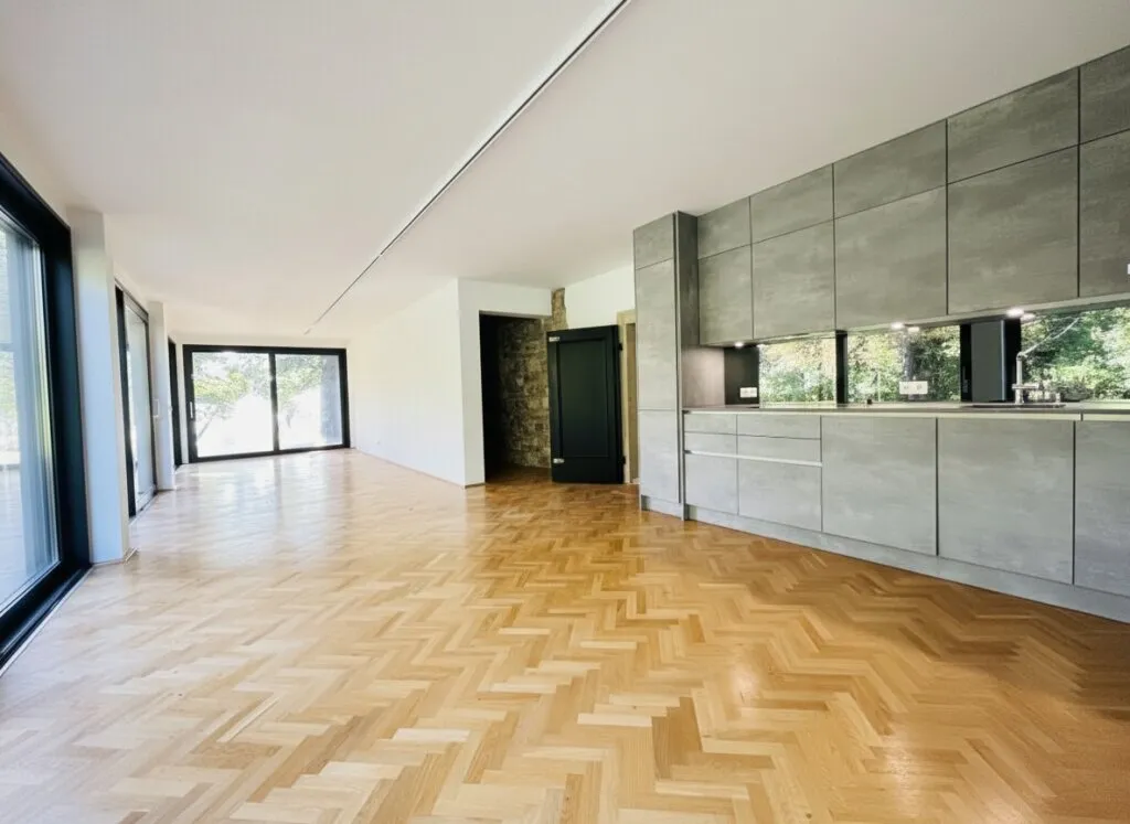 Ca. 3000 m² weitläufiges und stilvoll gestaltetes Gartenareal mit Terrassen, Pavillon und exklusiven Rückzugsbereichen - ideale Kulisse für Events, Kundentermine oder Outdoor-Inszenierungen. - Ansicht 3