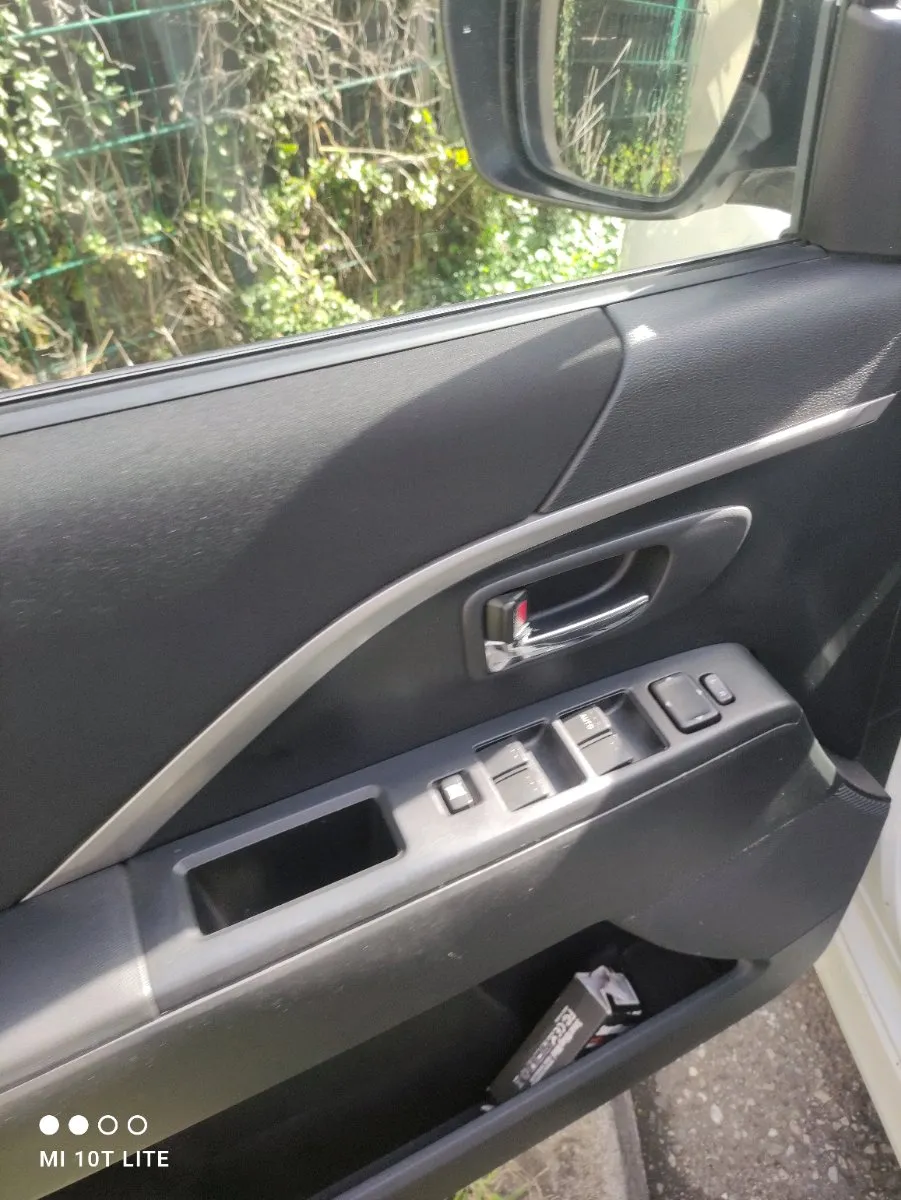 Mazda Mazda5 2011 photo 3