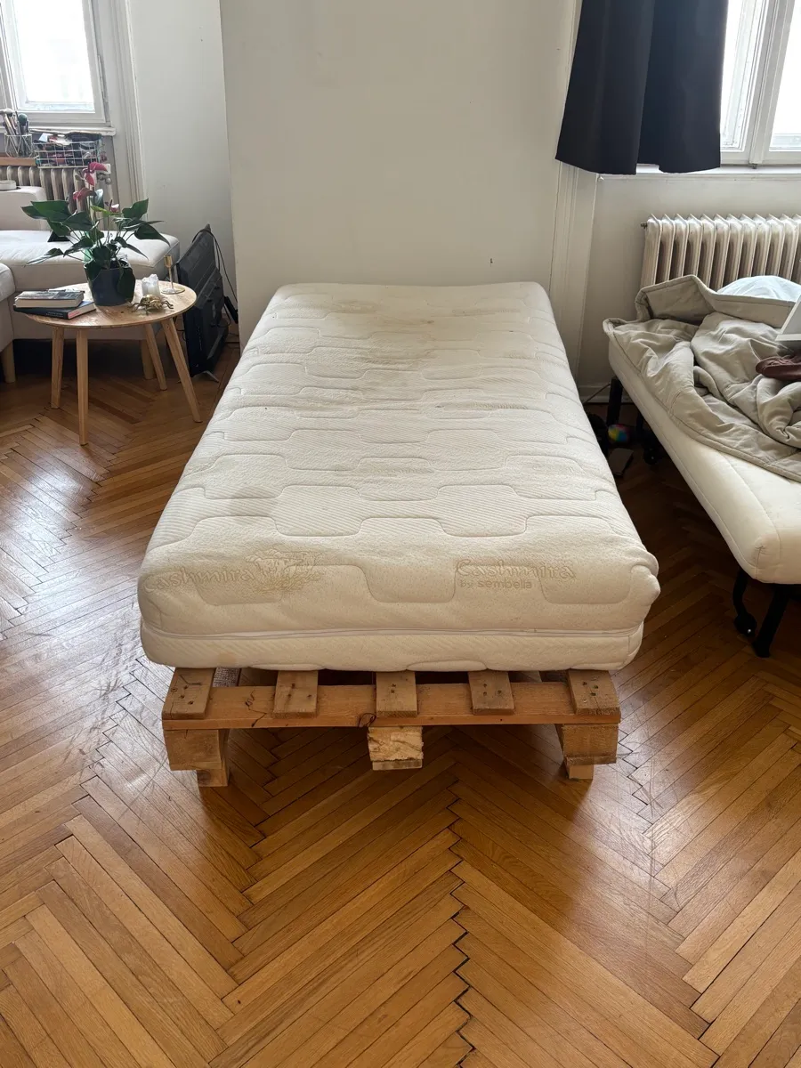 200 x 80 cm Paletten Bett mit oder ohne Matratze, € 0,- (1070 Wien)