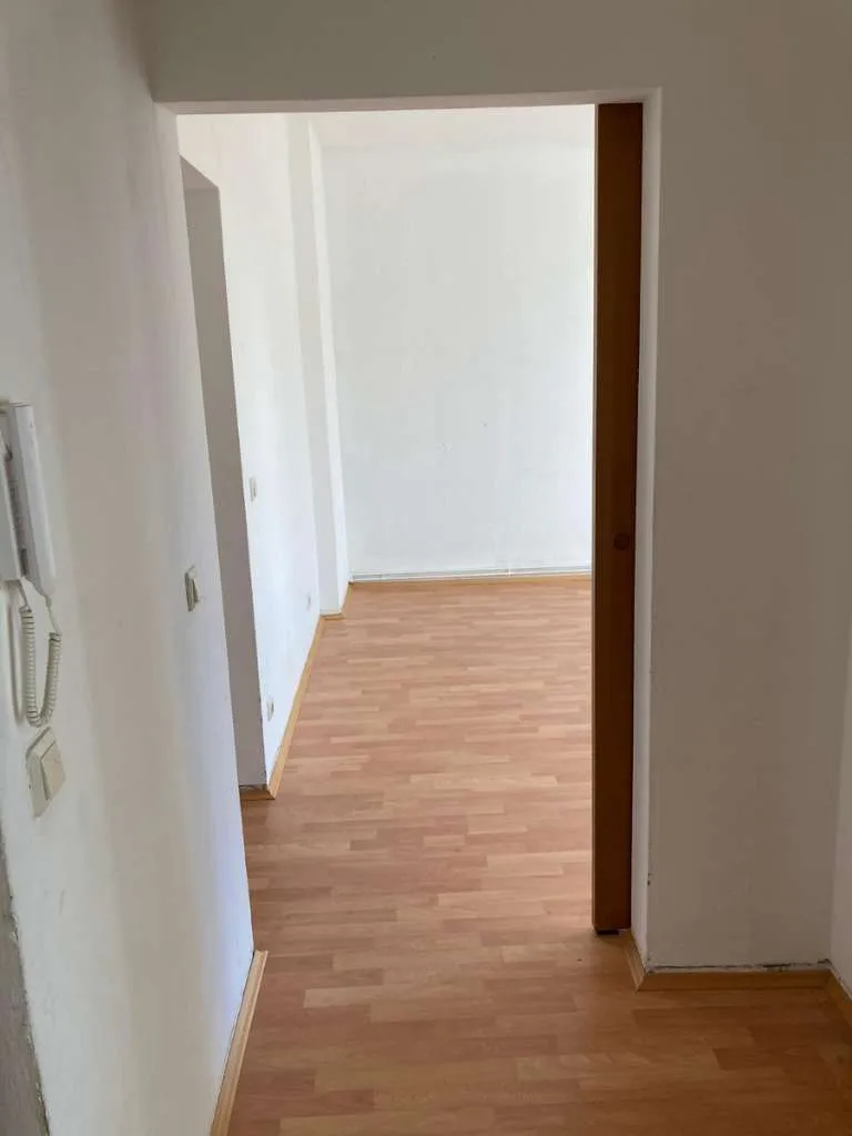 schöne 4 Zimmer Wohnung mit Garten – pohled 3