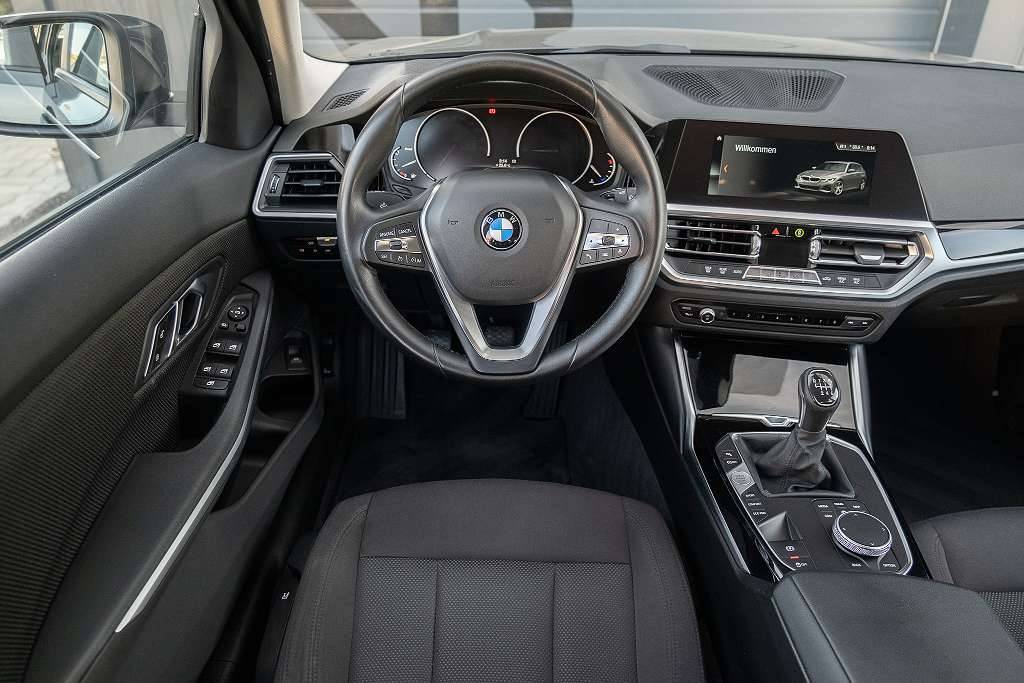 BMW 3er-Reihe 318d Touring Advantage /LED/LIVE COCKPIT/AHK Kombi ...