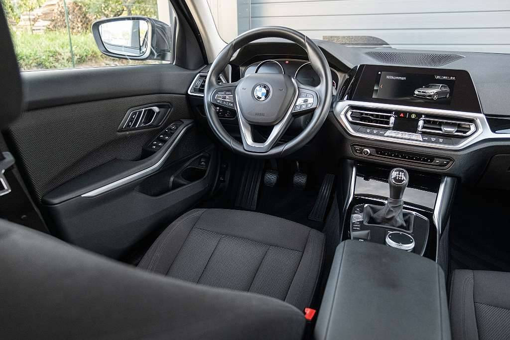BMW 3er-Reihe 318d Touring Advantage /LED/LIVE COCKPIT/AHK Kombi ...