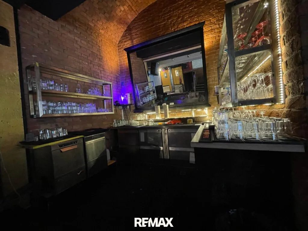 Disco/Club in perfekter Lage bei U-Bahn Station - Widok 2