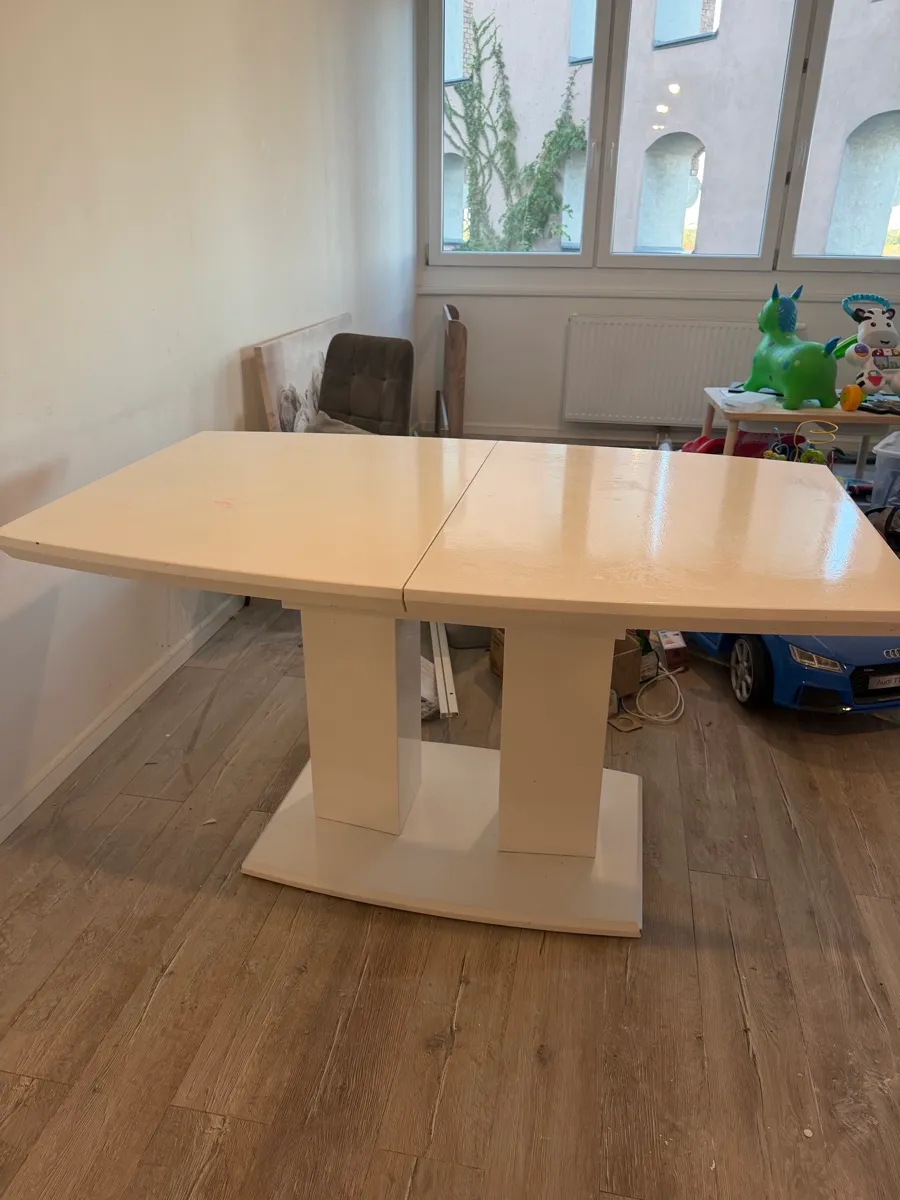 Großer Esstisch zu verschenken, € 0,- (1110 Wien)
