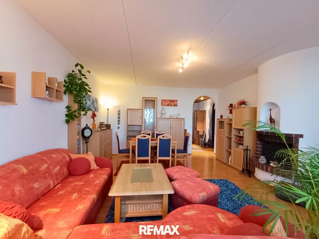 PLATZ FÜR DIE GANZE FAMILIE! 4 Zimmer Wohnung in Wienersdorf mit großer Loggia zu kaufen! – pohled 3