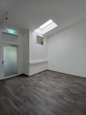 2-Zimmer-Gewerbeimmobilie mieten in Salzburg-Umgebung – 36 m², € 450 – Bild 2 von 3