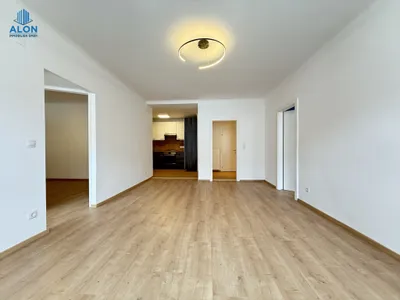 ERSTBEZUG! Sanierte 4 Zimmer Wohnung in ruhiger Lage! Neues Badezimmer & WC! – Bild 2