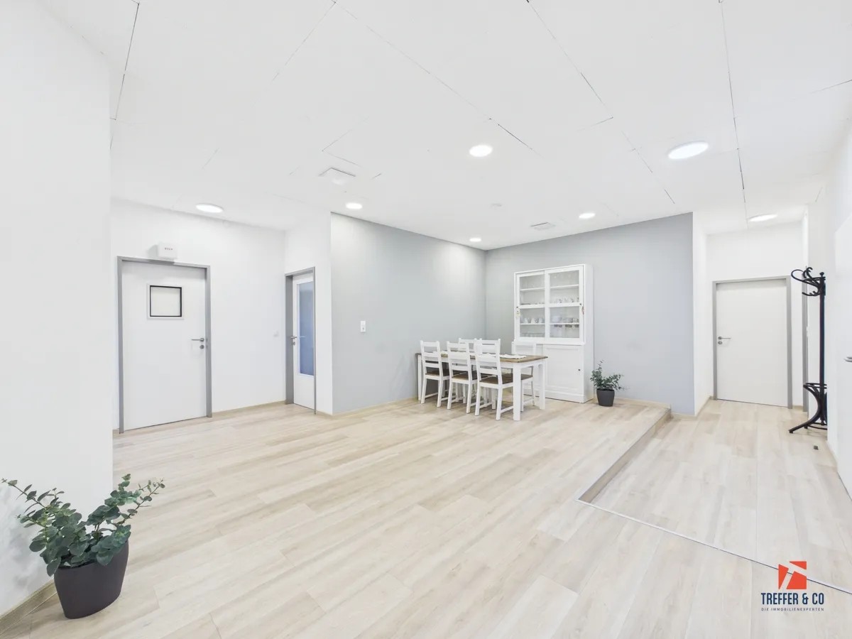 Zentral gelegenes 5-Zimmer-Objekt mit großzügigen 147 m² - perfekt als WG - Ansicht 2