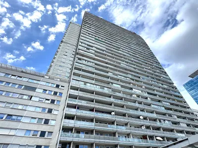 Luxury 3 Room Apartment with Panoramic Views Walking Distance to VIC