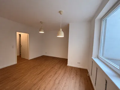 Erstbezug nach Sanierung: Stilvolle 2-Zimmer-Wohnung im Botschaftsviertel